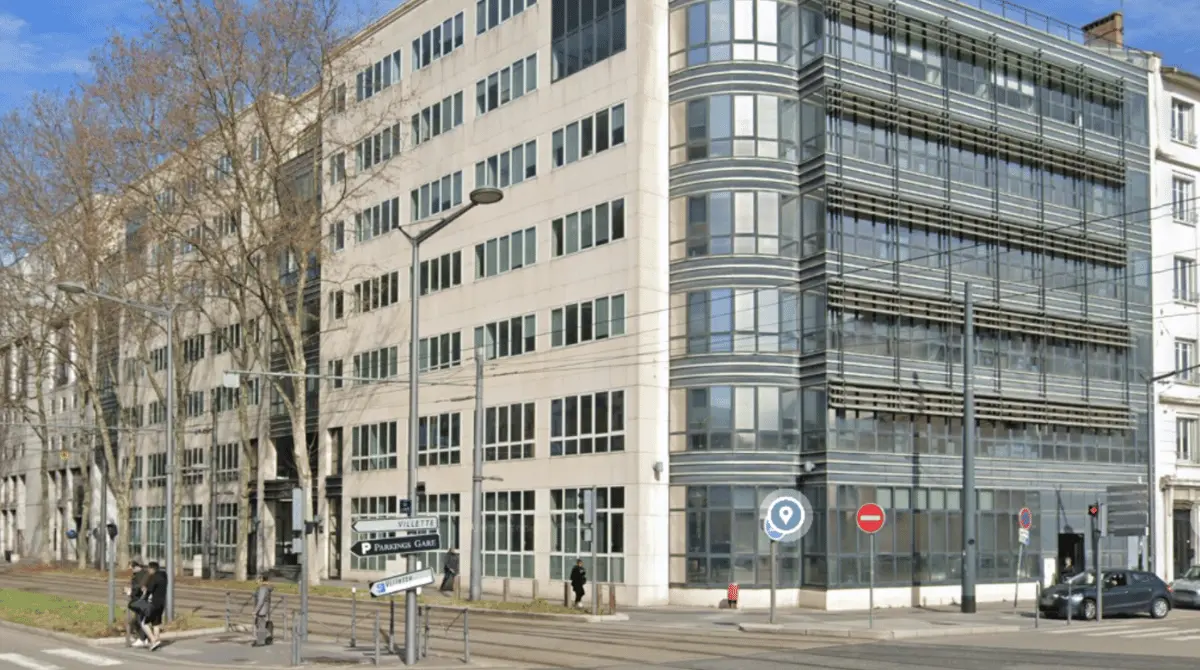 aura-international-school-of-management-for-international-student